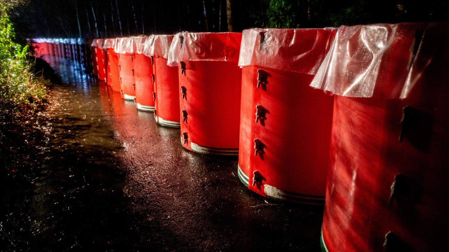 Am Bümmersteder Fleth in Oldenburg wurde dieses mobile Deichsystem errichtet.