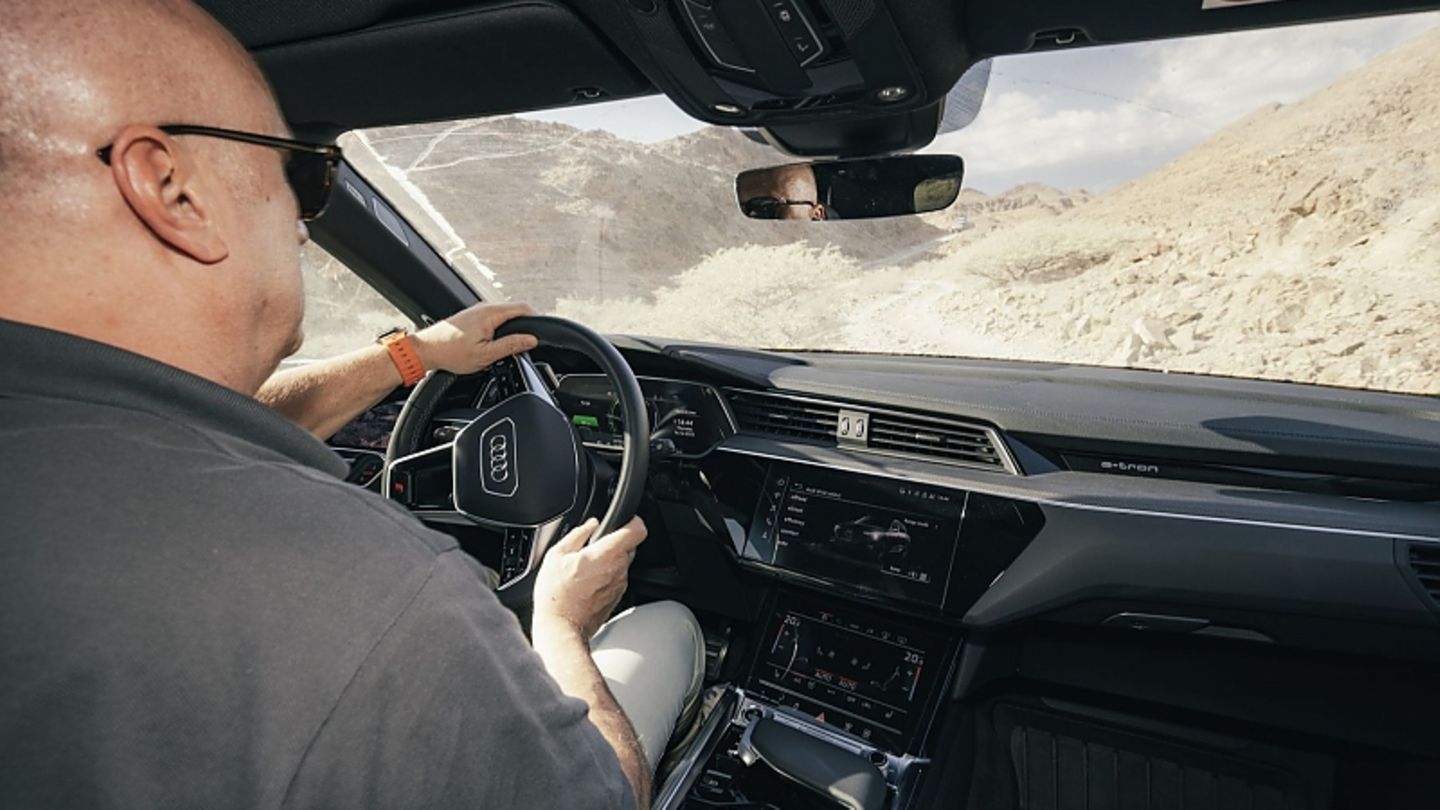 Audi Q8 e-tron edition Dakar