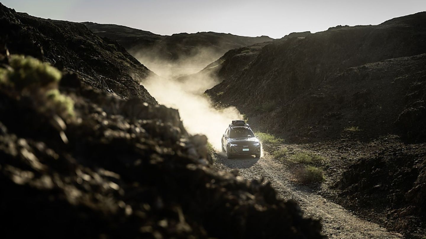 Audi Q8 e-tron edition Dakar