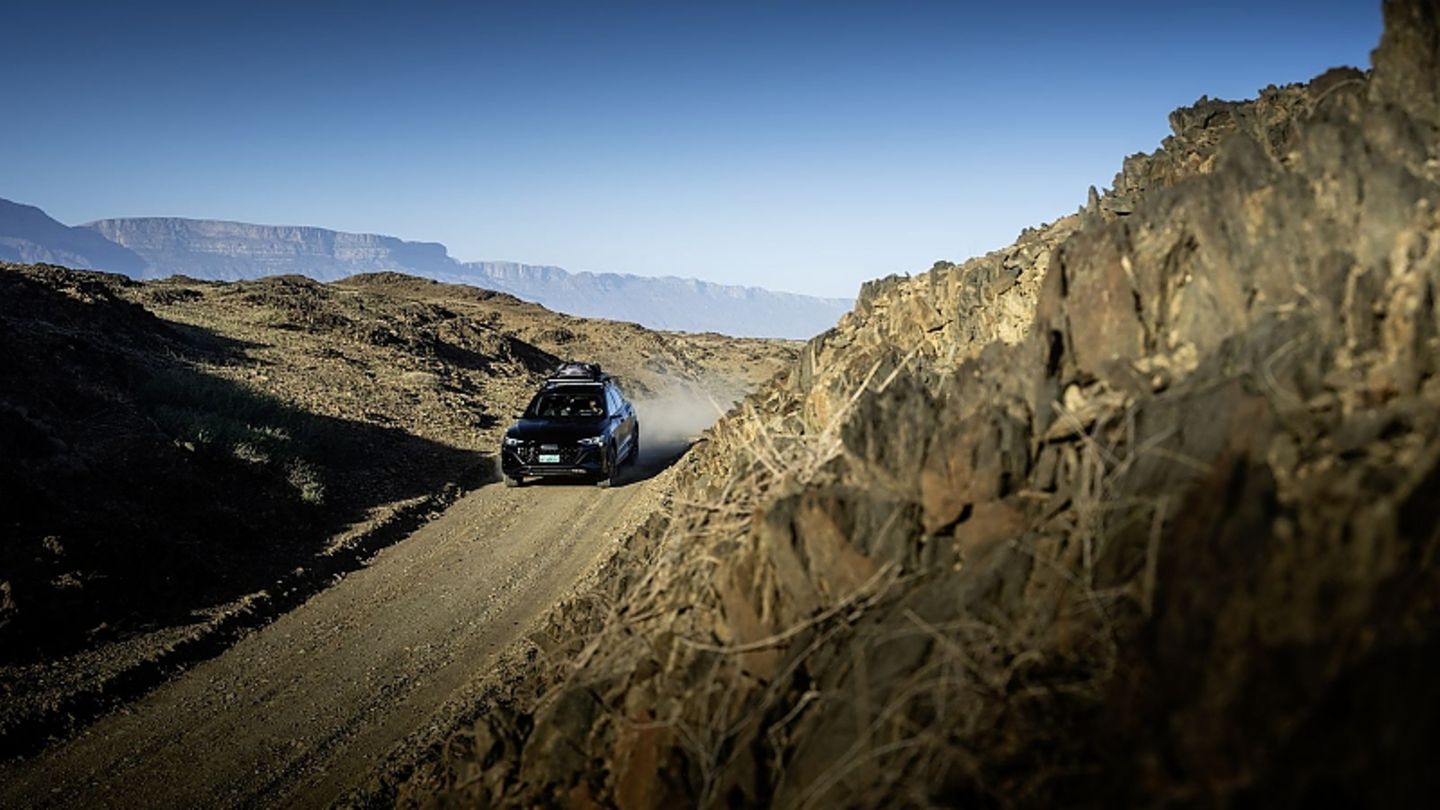 Audi Q8 e-tron edition Dakar