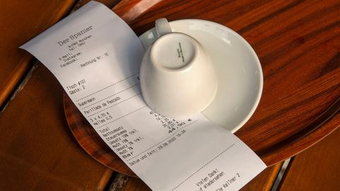 Rechnung im Café