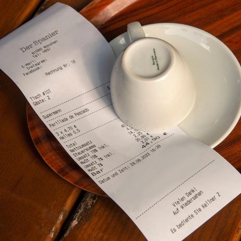 Rechnung im Café