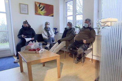 Termine beim Arzt: Wartezeiten könnten sich 2024 auf bis zu zweieinhalb Monate verlängern