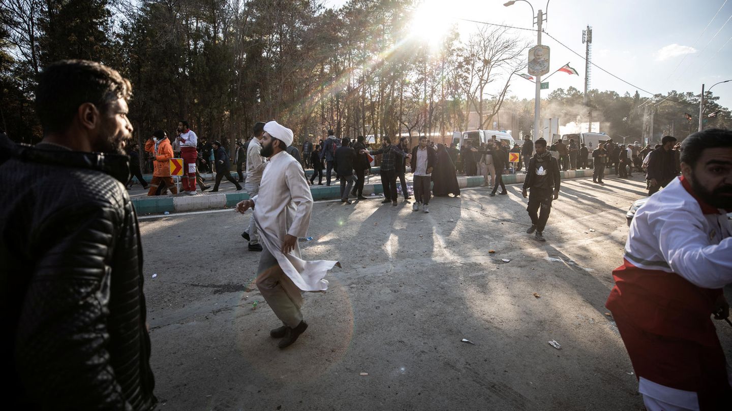 Attack in Iran: Evidence of suicide bombers