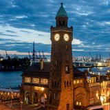 In Hamburg sind nicht nur die Zentrale von Eugen Blocks Imperium und viele Restaurants von Block House. Direkt an den Landungsbrücken auf St. Pauli wird seit 2012 im eigenen Brauhaus Blockbräu selbst gebrautes Bier ausgeschenkt