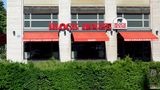 Mittlerweile gibt es Block-House-Standorte in ganz Europa. Nach Angaben des Unternehmens werden in 54 Restaurants jährlich sechs Millionen Gäste empfangen. Die Standorte im Ausland werden jeweils als Franchiseunternehmen betrieben. Mit allen Sparten, Fleischerei, Produkte und Restaurants, erzielte Block House 2021 einen Umsatz von rund 250 Mio. Euro