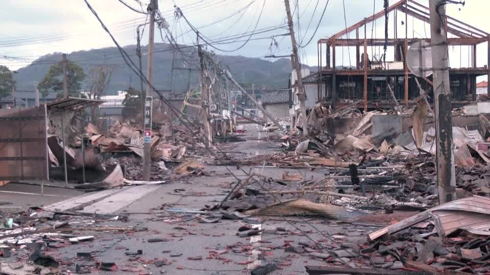 Video: Zerstörung nach Beben der Stärke 7,6 in Japan Video: Zerstörung nach Beben der Stärke 7,6 in Japan