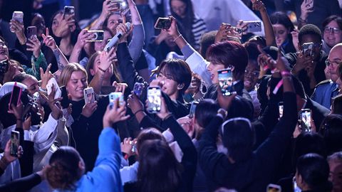 Die südkoreanische K-Pop Boyband Seventeen