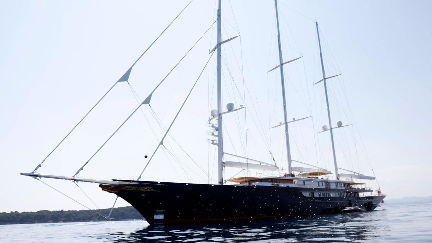 Jeff Bezos Yacht Koru