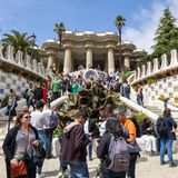 Touristenmenge beim Park Güell