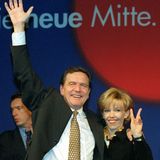 Der ehemalige SPD-Bundeskanzler Gerhard Schröder und Doris Schröder-Köpf sind zwar inzwischen geschieden, doch sie hatte danach erneut einen SPD-Mann an ihrer Seite: Von 2016 bis 2022 war die Abgeordnete im Landtag Niedersachsen mit dem damaligen niedersächsischen Innenminister Boris Pistorius liiert.