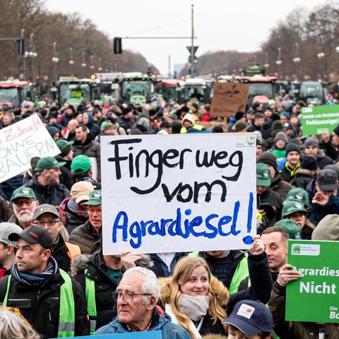 Eine Demonstration von Landwirten in Berlin gegen Kürzungen von Agrar-Subventionen