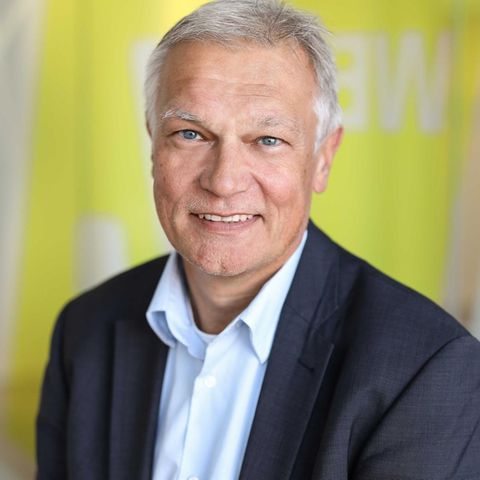 Prof. Manuel Frondel, 59, zählt zu den einflussreichsten, aber auch umstrittensten Ökonomen der Republik. Er leitet beim RWI den Kompetenzbereich "Umwelt und Ressourcen" und hat jüngst eine Studie zum Energiemarkt erstellt.