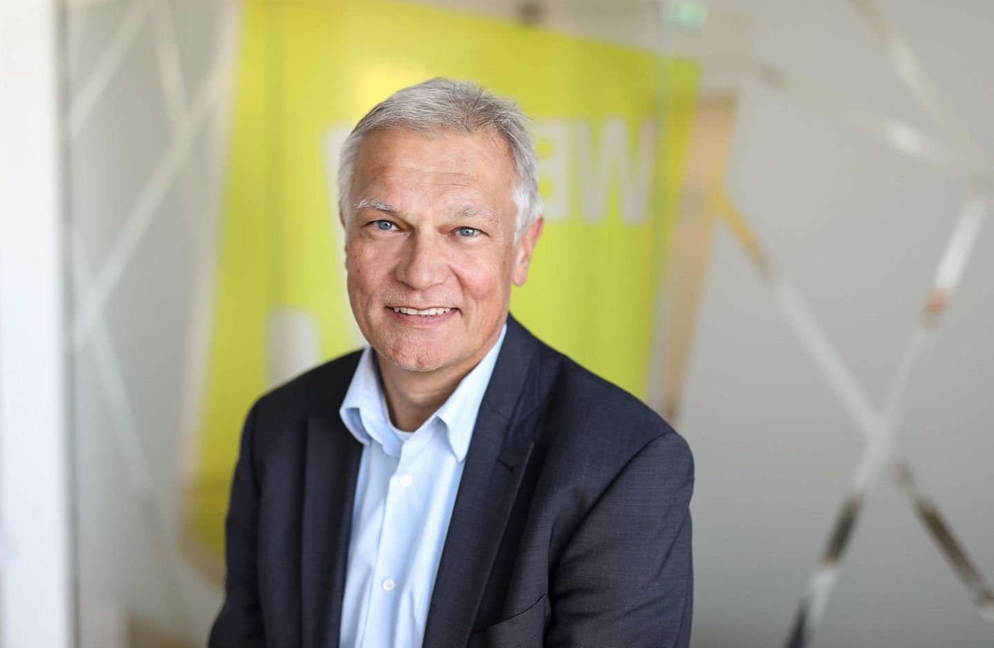 Prof. Manuel Frondel, 59, zählt zu den einflussreichsten, aber auch umstrittensten Ökonomen der Republik. Er leitet beim RWI den Kompetenzbereich "Umwelt und Ressourcen" und hat jüngst eine Studie zum Energiemarkt erstellt.