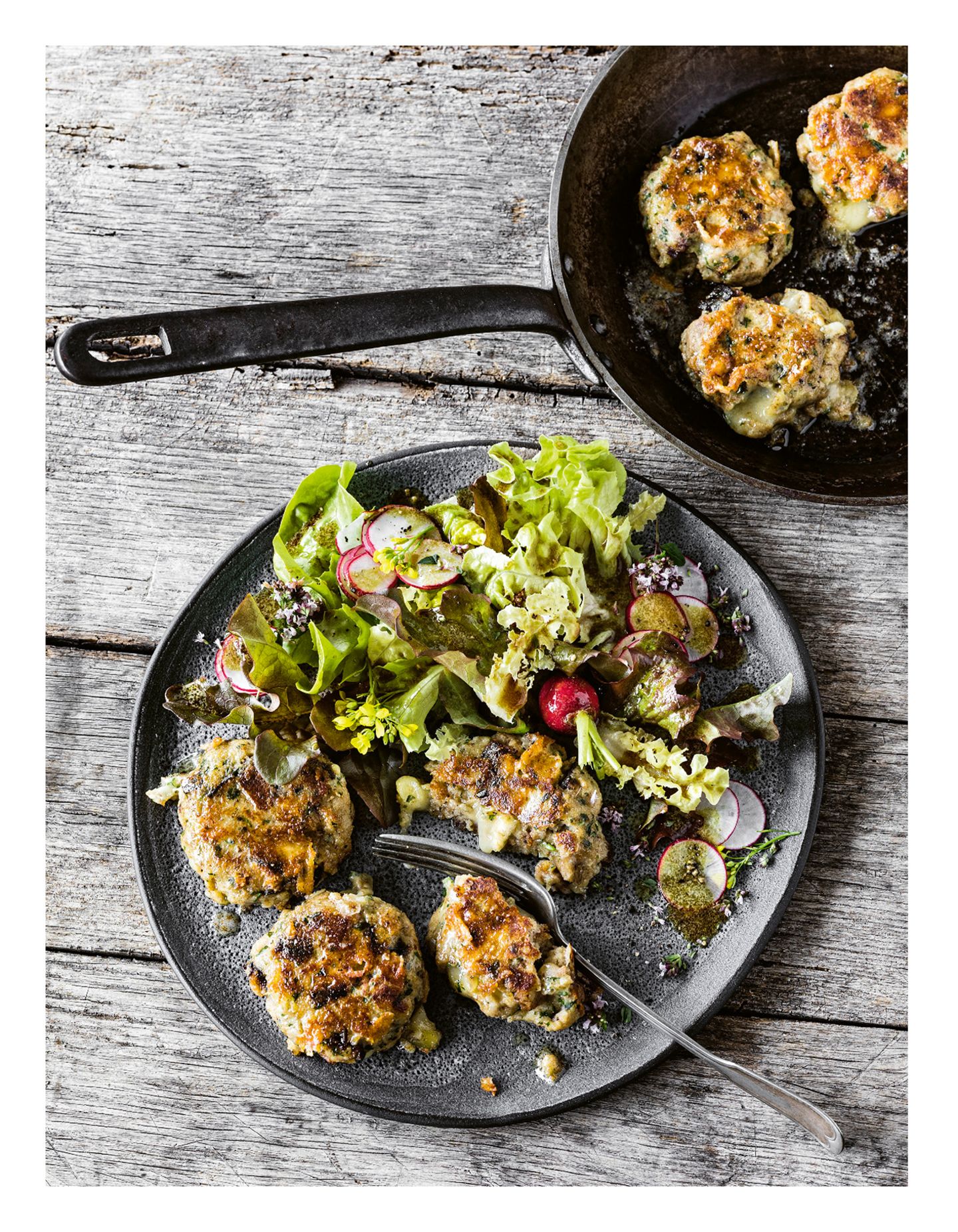 Kaspressknödel mit Salat