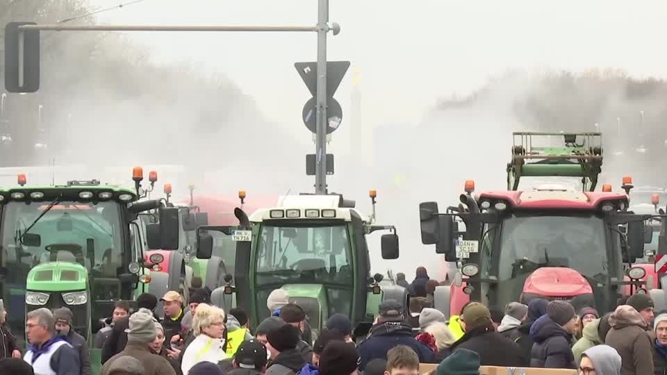 Video: Regierung lenkt bei Agrar-Hilfen ein Video: Regierung lenkt bei Agrar-Hilfen ein