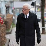 Der aktuelle Ministerpräsident, der Grüne Winfried Kretschmann, hält ...