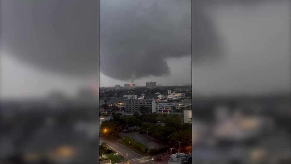 Video: Gewaltiger Tornado zieht über Südflorida hinweg Video: Gewaltiger Tornado zieht über Südflorida hinweg