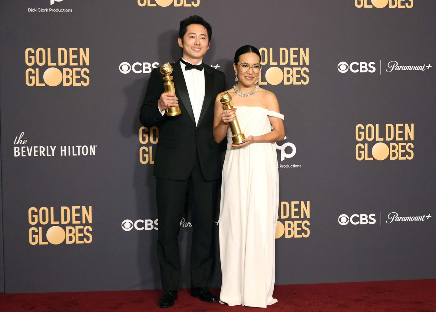 Steven Yeun und  Ali Wong bei den Golden Globes