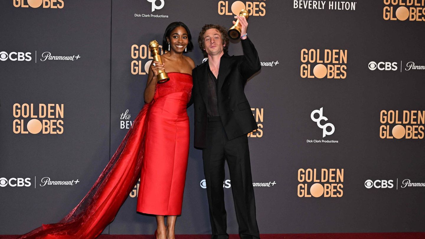 Jeremy Allen White und Ayo Edebiri können sich beide über den Golden Globe als beste Darsteller*in in einer TV-Komödie freuen. Und die Serie "The Bear" selbst gewann auch einen Golden Globe. Jeremy Allen White spielt in der Serie einen Star-Koch, der zurück in seine Heimat kehrt, um das Sandwich-Restaurant seines Bruders zu übernehmen. Doch die Küchencrew ist träge und will nach dem Suizid ihres ehemaligen Chefs alles so weiter laufen lassen. Doch da spielt auch Ayo Edebiri nicht mit, die in der Serie eine Köchin darstellt. Das Küchen-Duo hebt die fleischigen Sandwichs auf ein neues Level...