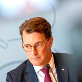 Hendrik Wüst (CDU), Ministerpräsident von Nordrhein-Westfalen, nimmt an einer Landespressekonferenz im Düsseldorfer Landtag teil