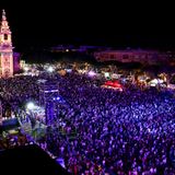 Tausende Zuschauer vor einer Bühne auf dem NTV Musik Festival auf Malta