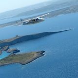 Ein Flugzeug bei enem Rundflug über Malta