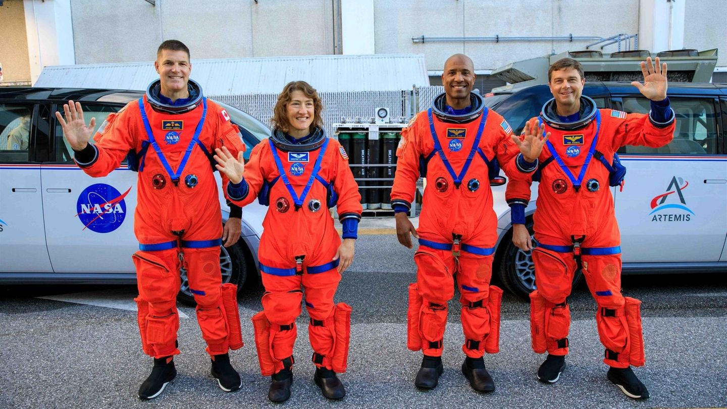Die zukünftige Artemis-Besetzung winkt in die Kameras
