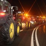 In Mecklenburg-Vorpommern blockierten Landwirtinnen und Landwirte mit ihren Fahrzeugen zahlreiche Autobahnauffahrten