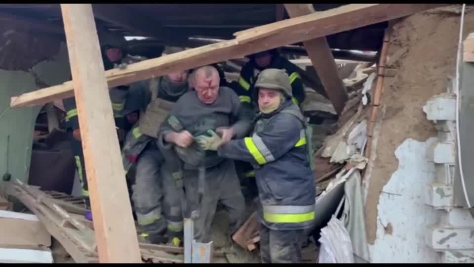 Video: Mindestens zwei Tote nach russischem Großangriff auf ukrainische Städte Video: Mindestens zwei Tote nach russischem Großangriff auf ukrainische Städte