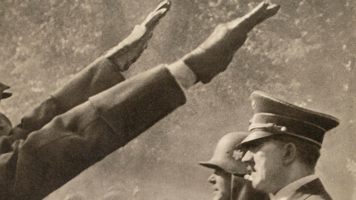 Hitlergruß bei einem Truppenbesuch Adolf Hitlers um 1941