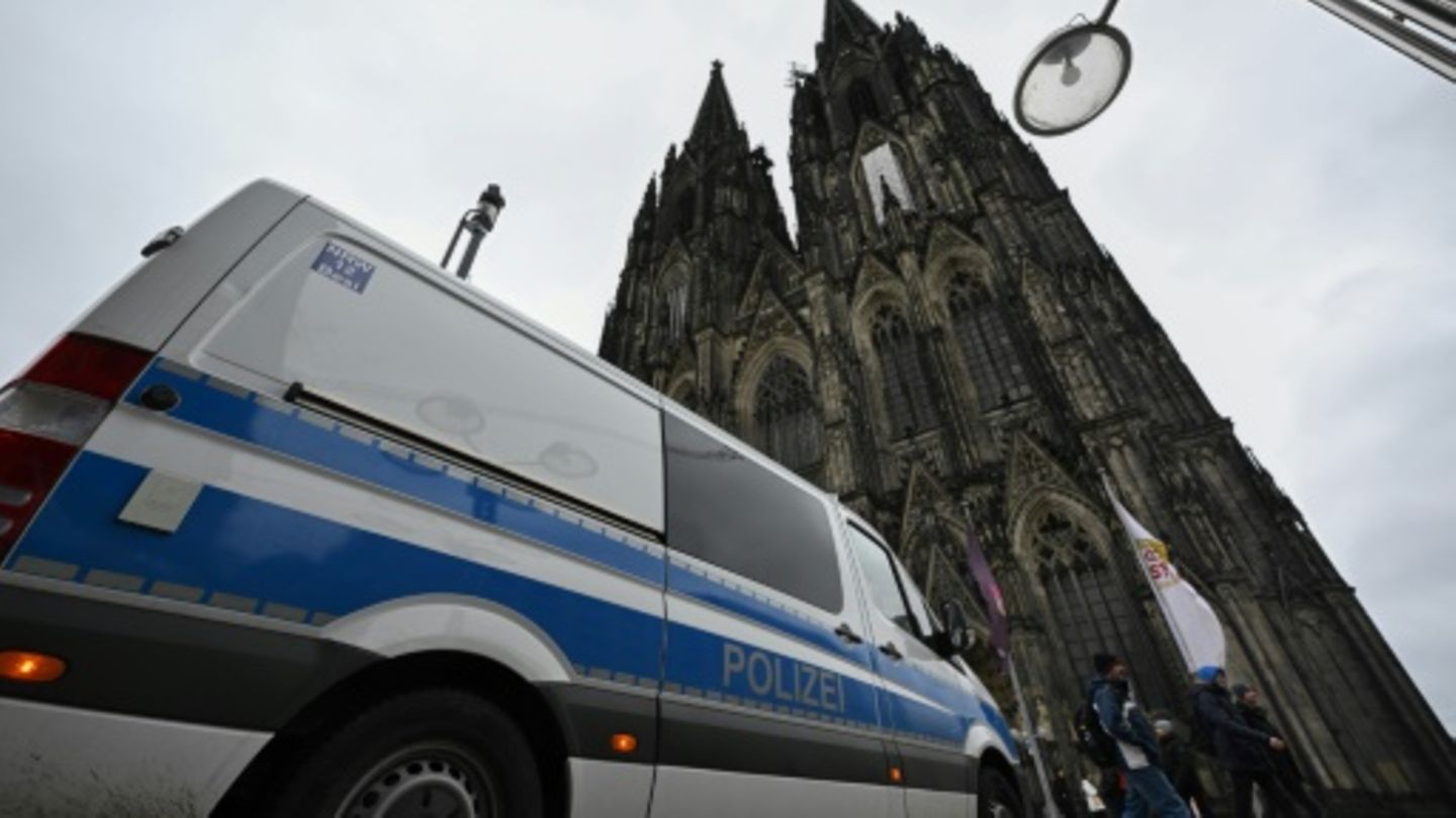 Polizei stellt Zugangskontrollen an Kölner Dom wieder ein