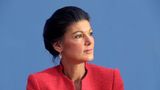 Sahra Wagenknecht bei der Bundespressekonferenz zur Gründung der Partei Bündnis Sahra Wagenknecht