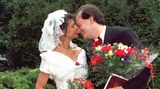 1997 heiratete Sahra Wagenknecht den Filmproduzenten Ralph-Thomas Niemeyer