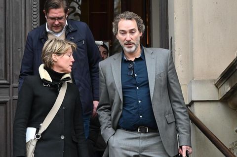 Christina Block verlässt zusammen mit Vertrauten das Amtsgericht