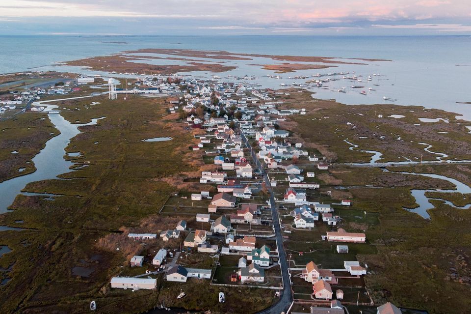 Tangier Island von oben, viel davon ist vom Meer verschlungen Tangier Island von oben, viel davon ist vom Meer verschlungen