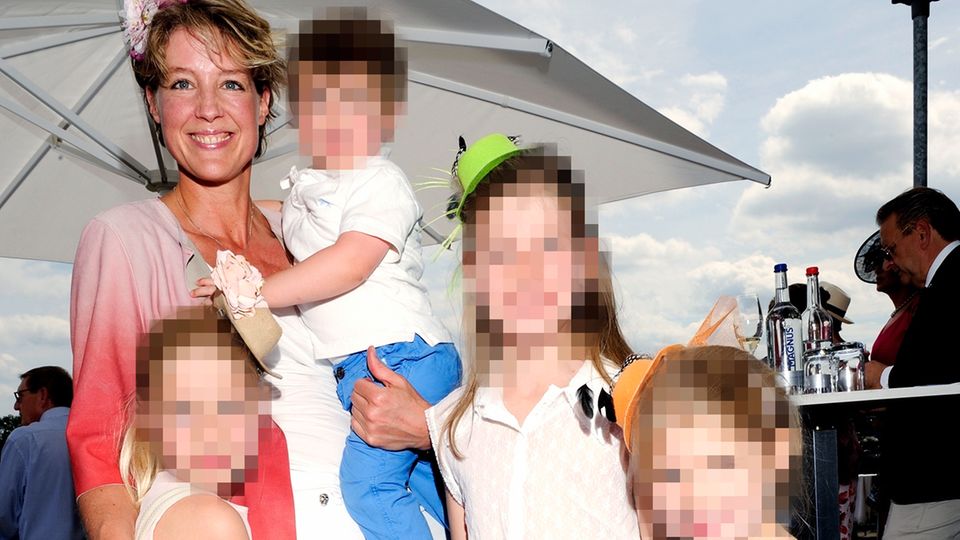 Christina Block mit ihren vier Kindern 2016 bei einem Reitturnier