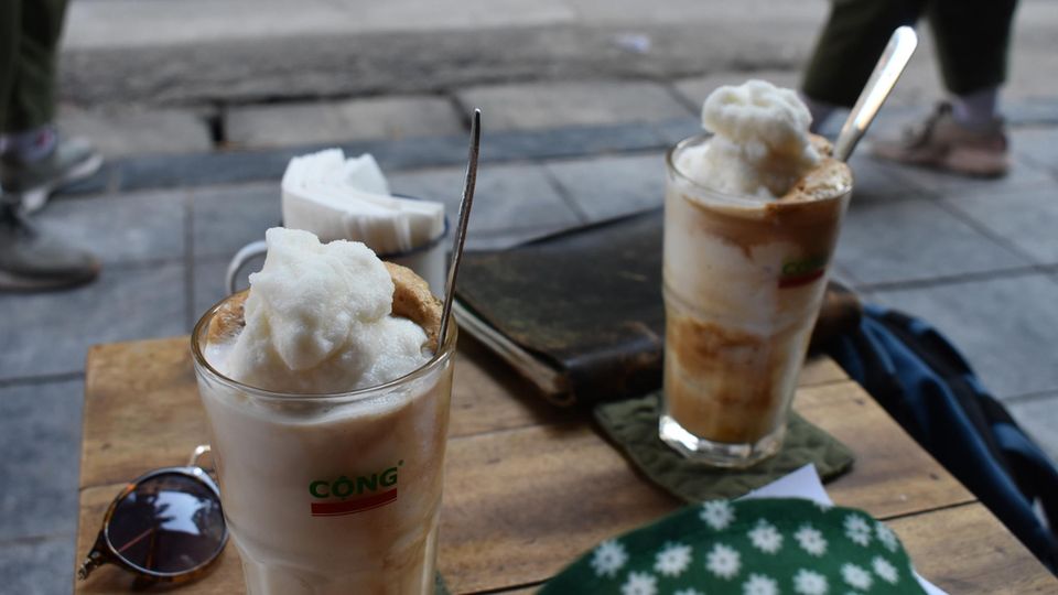 Die Kette "Cong Ca Phe" ist quasi das vietnamesische Starbucks – und hat großartigen Cocnut Coffee auf der Karte