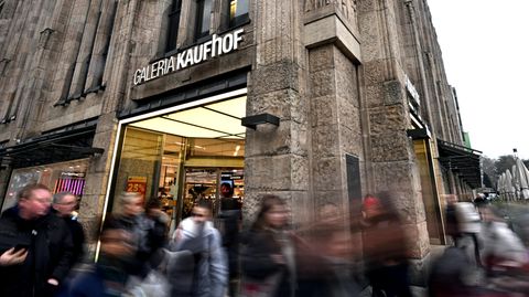 Galeria Karstadt Kaufhof: Dieses Rendite-Versprechen gibt der  Betriebsratschef möglichen Investoren