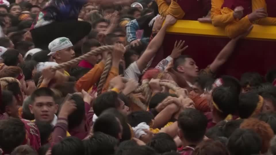 Video: Fest in Manila: Philippinische Katholiken geraten in Ekstase