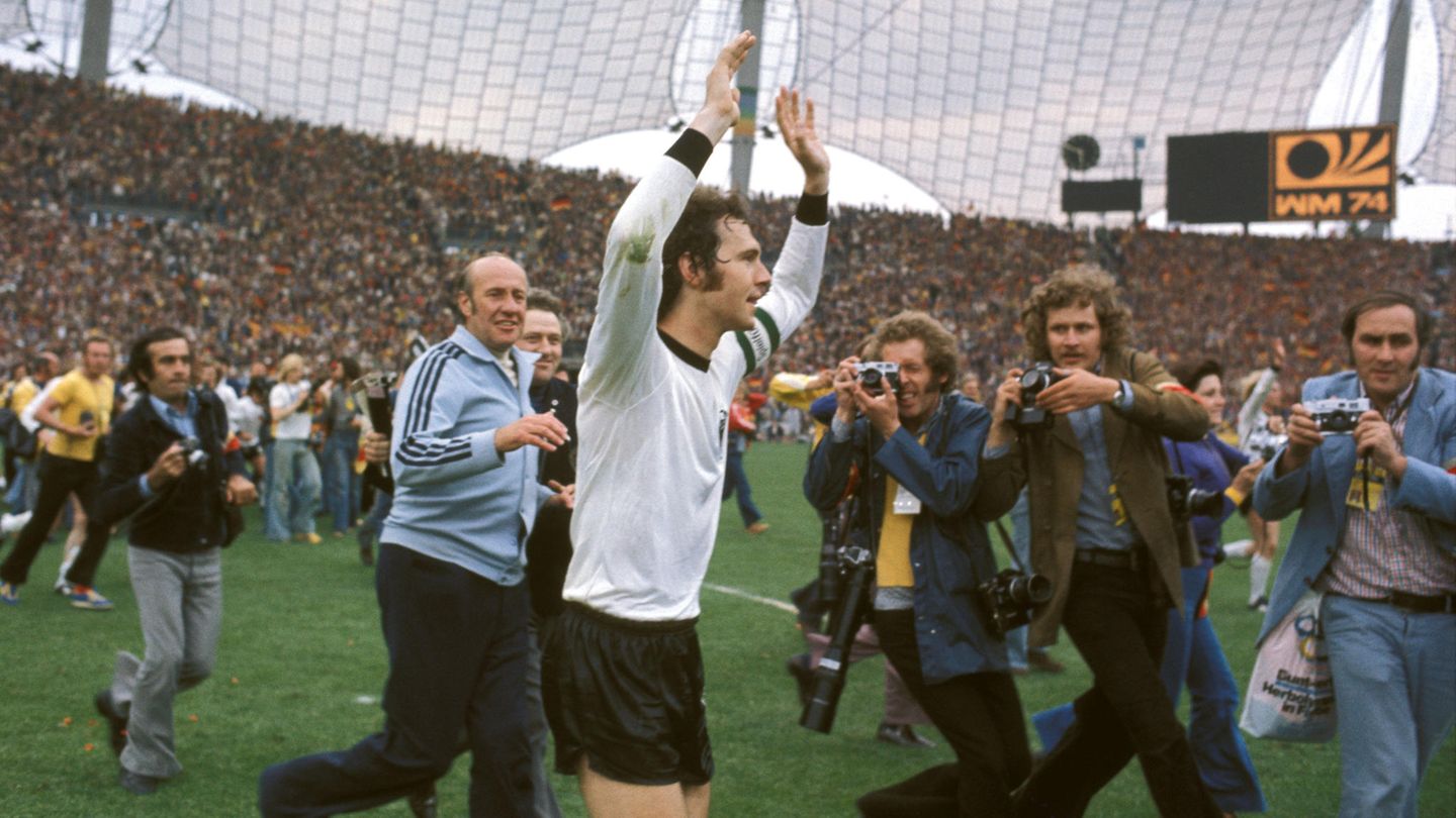 Franz Beckenbauer: Der Kapitän der WM-Elf von 1974 lässt sich im Olympiastadion feiern