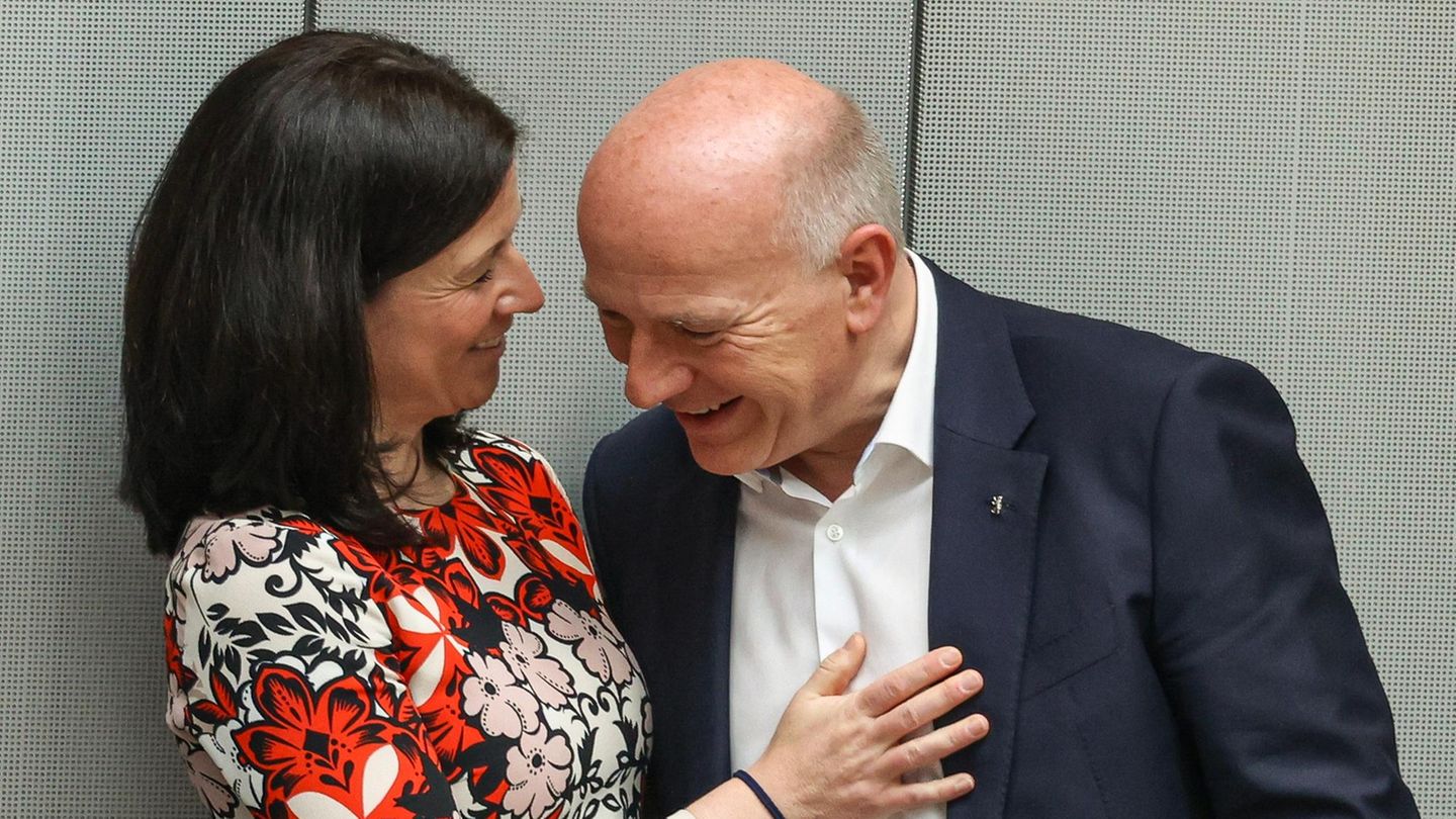 Katharina Günther-Wünsch und Kai Wegner stehen eben nebeneinander