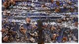 The Sea, 1981  Oil, Mexican pots, plates, burnt wood, plaster, styrofoam, antlers, and bondo on wood  Mit den "Plate-Paintings" – Leinwänden voller Geschirrscherben – wurde Julian Schnabel zum Shootingstar der amerikanischen Kunstszene.