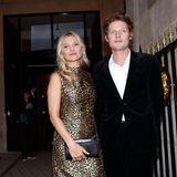 Freunde: Kate Moss und Nikolai von Bismarck, sie im Kleid, er im Anzug, stehen nebeneinander