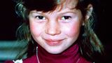 Kate Moss als Kind. Sie lächelt in die Kamera