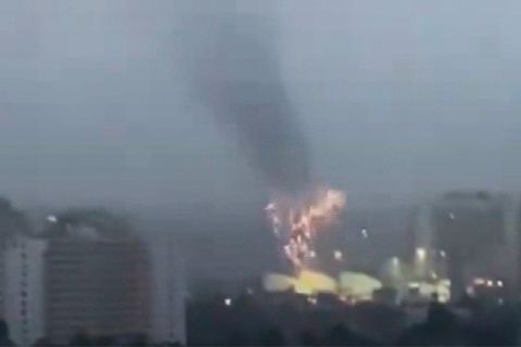 Spektakuläre Aufnahmen aus Florida – Tornado sorgt für Blitze und lässt Funken fliegen