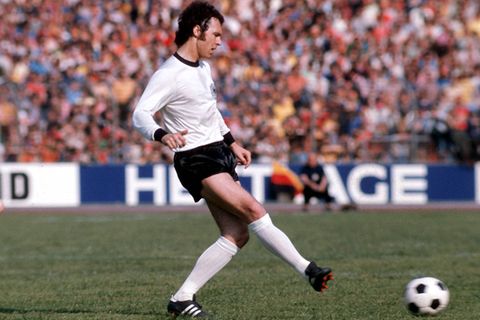 Franz Beckenbauer bei einem Freundschaftsspiel der Nationalmannschaft im Frankfurter Waldstadion
