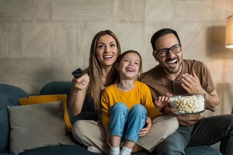 Familie beim Fernsehen