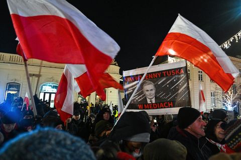 Polizei nimmt verurteilte PiS-Abgeordnete in Präsidentenpalast fest