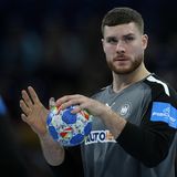Johannes Golla von der SG Flensburg Handewitt ist der Kapitän des DHB-Teams. Der 26-Jährige wurde in Rüdesheim am Rhein geboren.